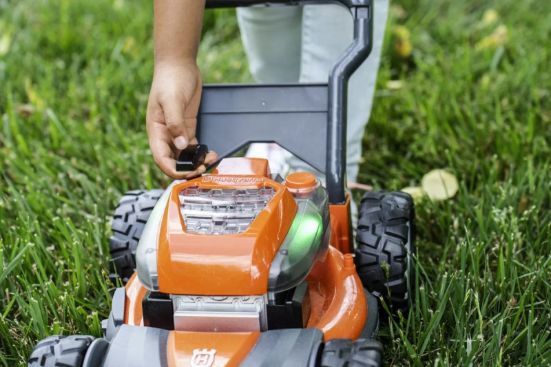 Toy Lawnmover, Row, Without Ba
